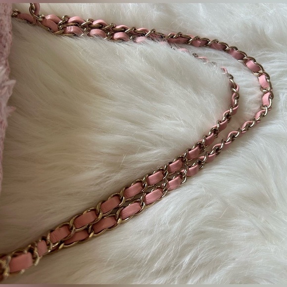 ❌SOLD❌ 🩷🤍Chanel 22C Pink Tweed Medium Classic Flap🩷🤍 - Picture 13 of 13